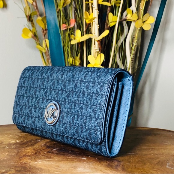 Michael Kors Fulton Flap Continental Wallet - Picture 2 of 8